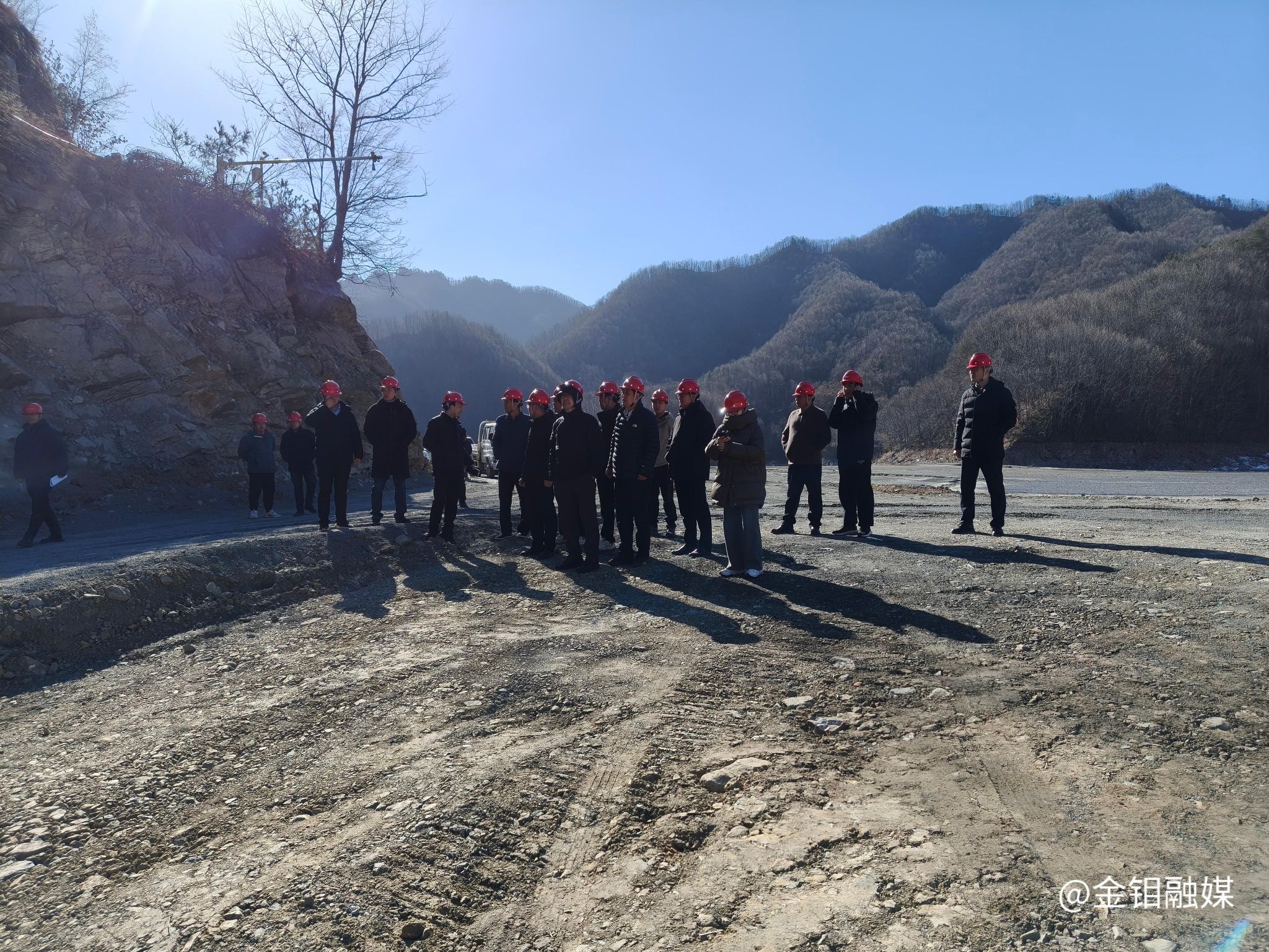 20251226-社会责任:木子沟尾矿库闭库顺利销号 为陕西矿山治理交出高分答卷 (2).jpg